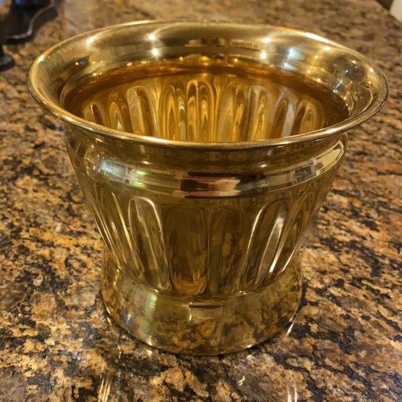 2 brass colored metal indoor planters - Picture 3 of 3